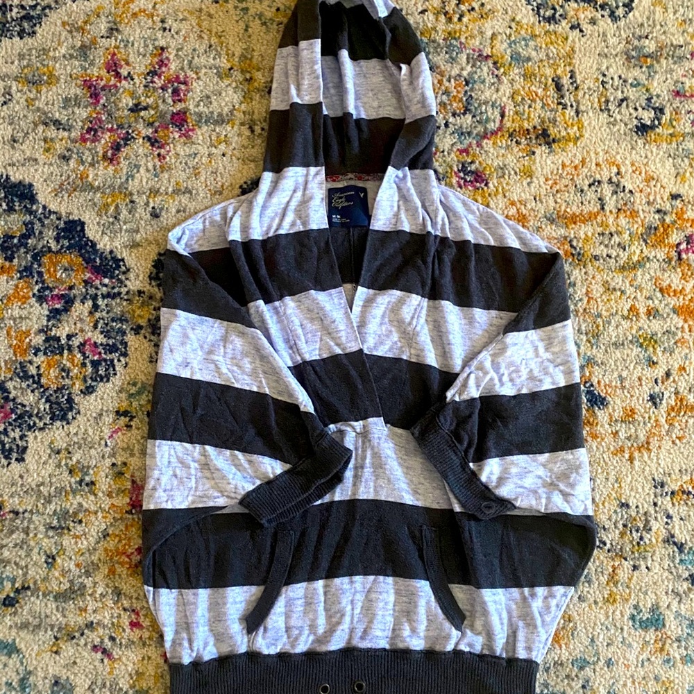 American Eagle Hooded 3/4 Sleeve Top